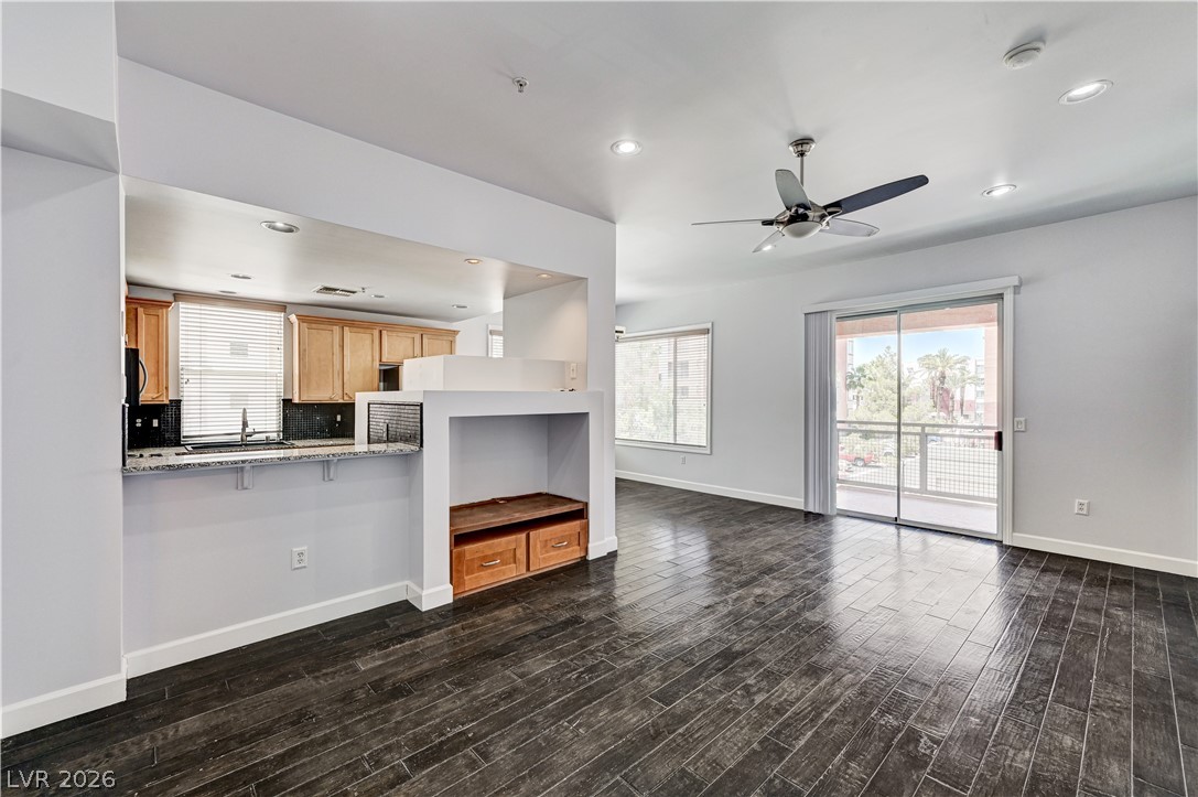 Photo 33 of 35, 75 E Agate Avenue #303