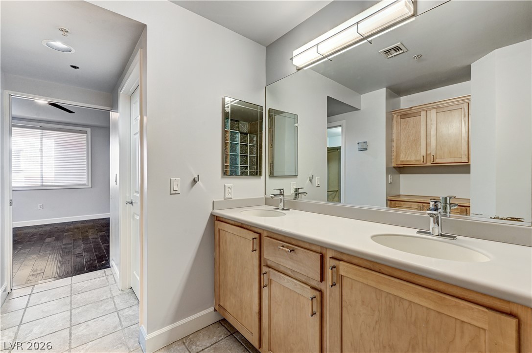 Photo 4 of 75 E Agate Avenue #303