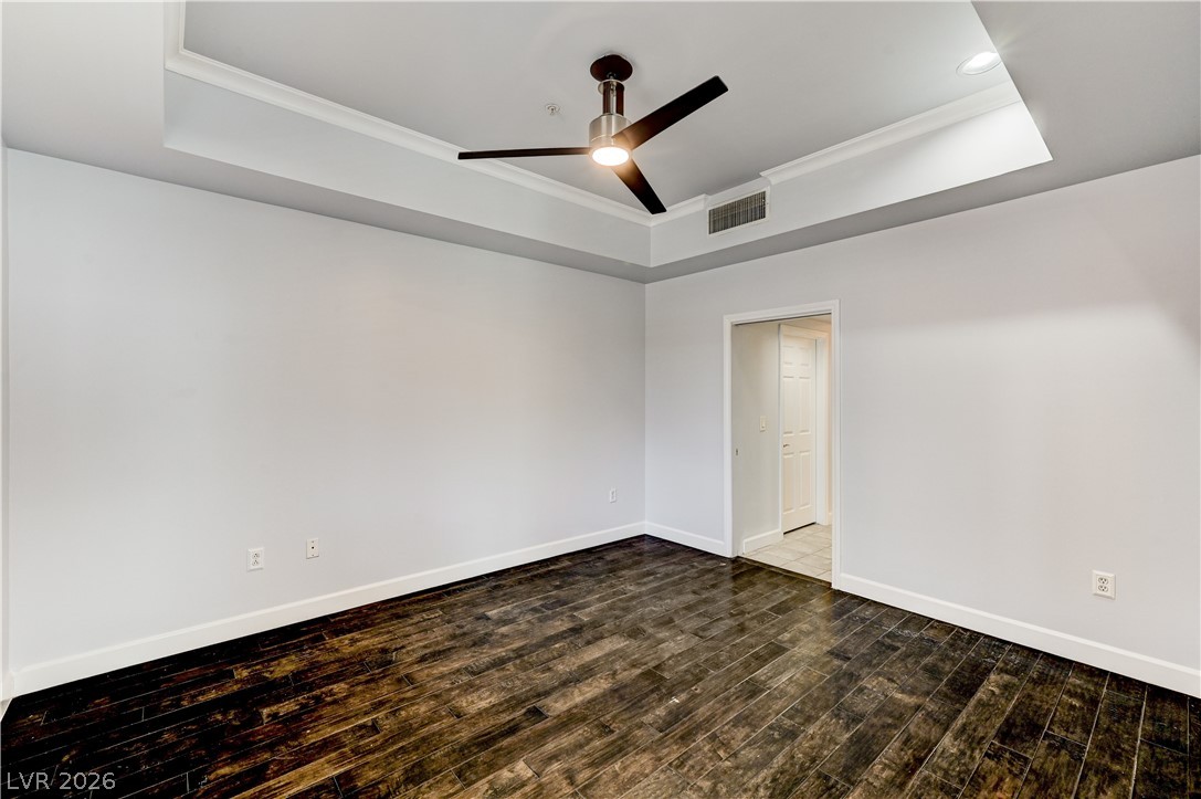 Photo 11 of 35, 75 E Agate Avenue #303