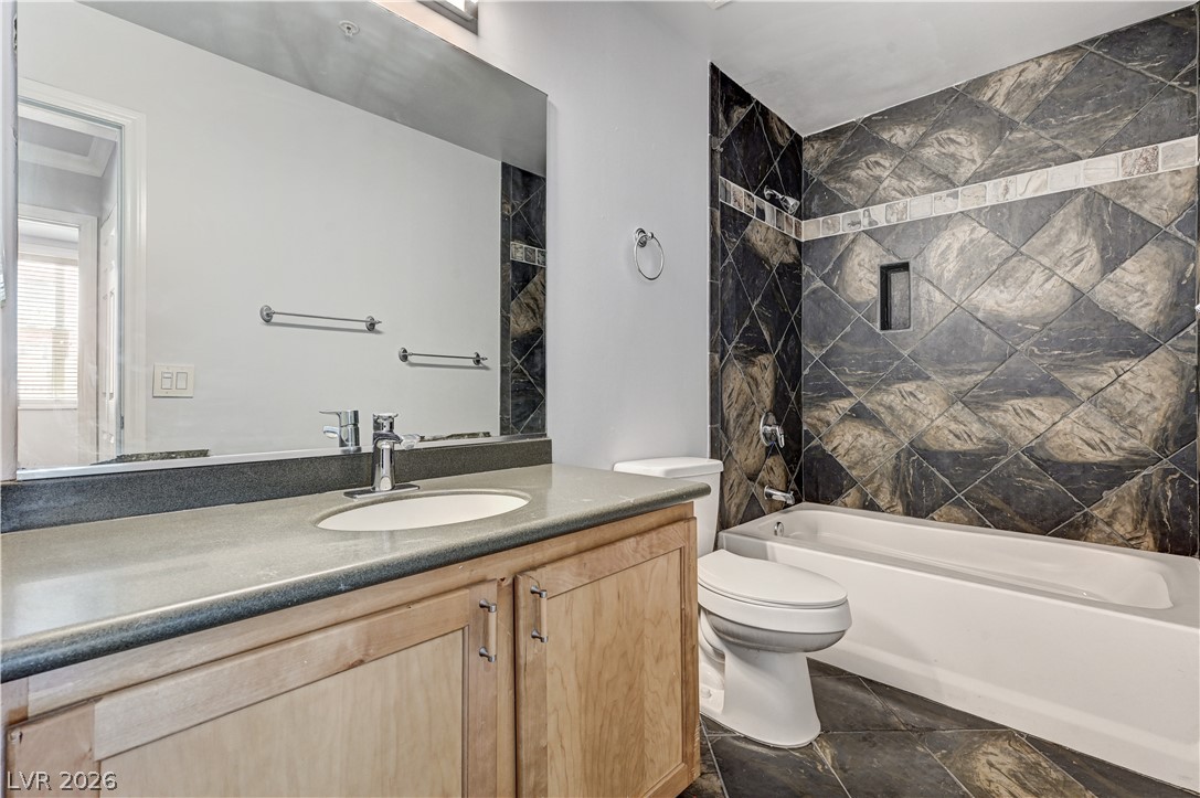 Photo 17 of 35, 75 E Agate Avenue #303