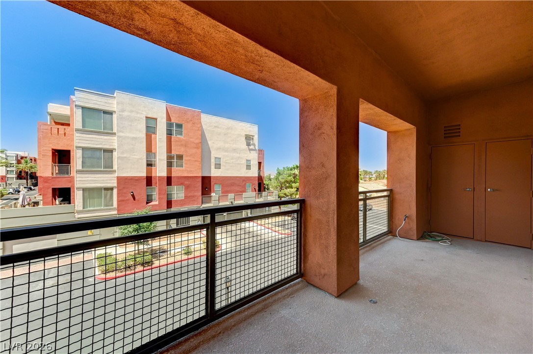 Photo 19 of 35, 75 E Agate Avenue #303