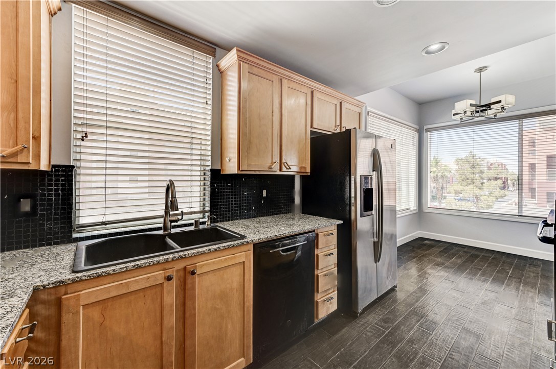 Photo 21 of 35, 75 E Agate Avenue #303