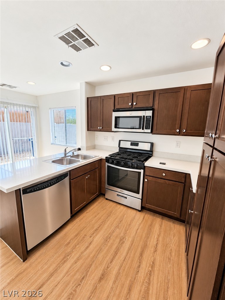Photo 7 of 24, 4131 N Lamont Street