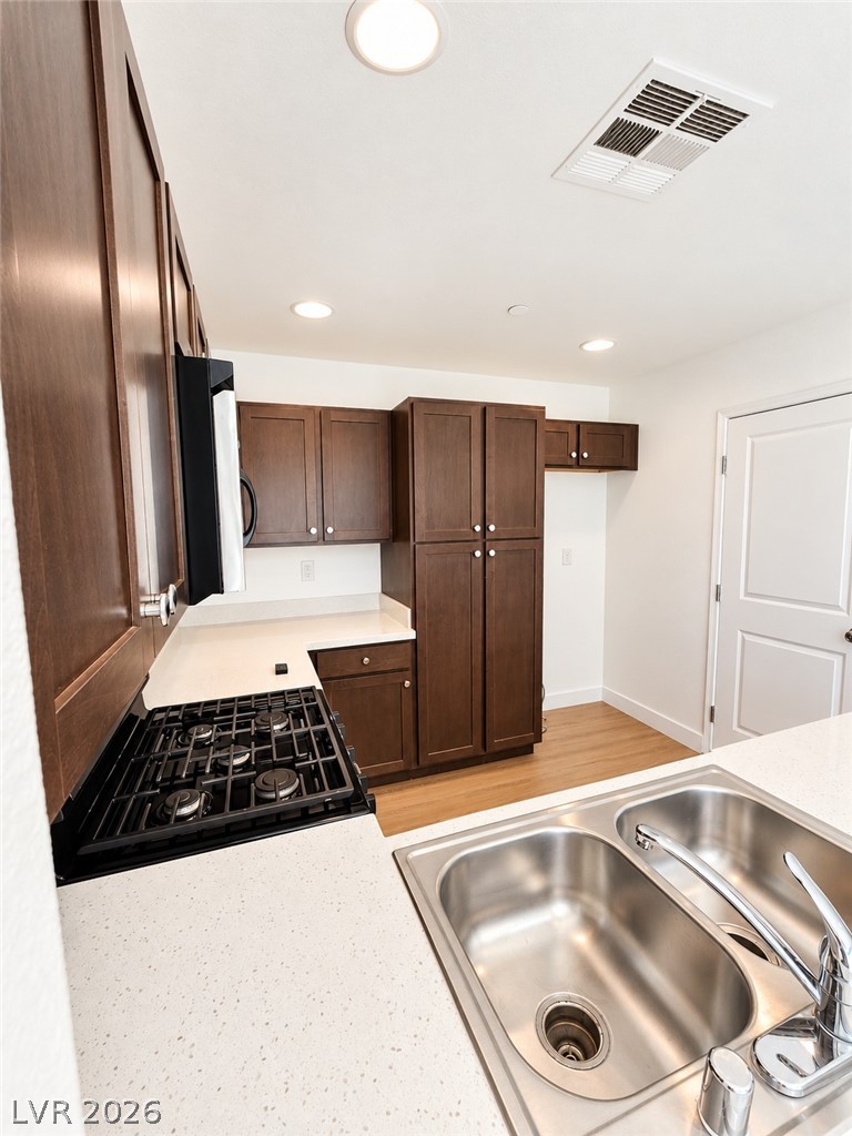 Photo 9 of 24, 4131 N Lamont Street