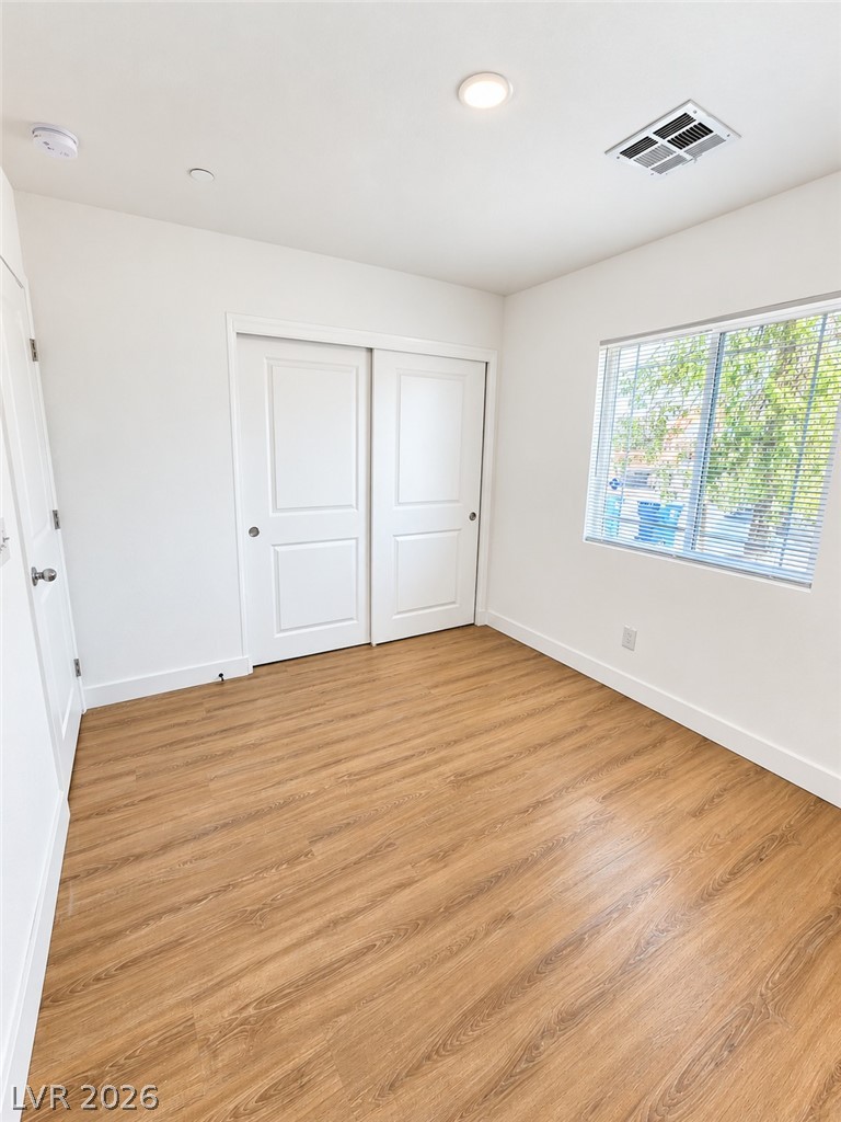 Photo 11 of 24, 4131 N Lamont Street