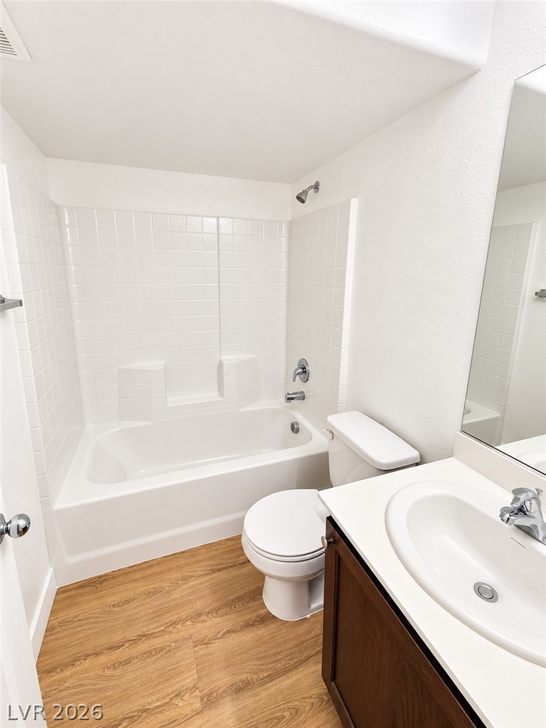 Photo 17 of 24, 4131 N Lamont Street