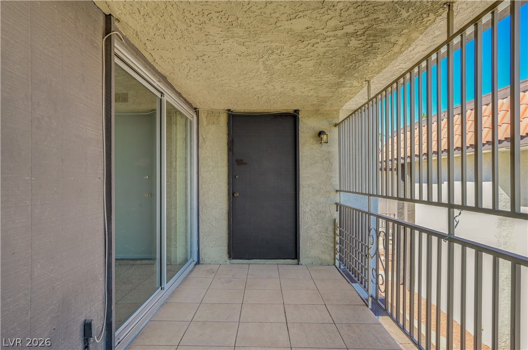 Photo 7 of 30, 1405 Vegas Valley Drive #162