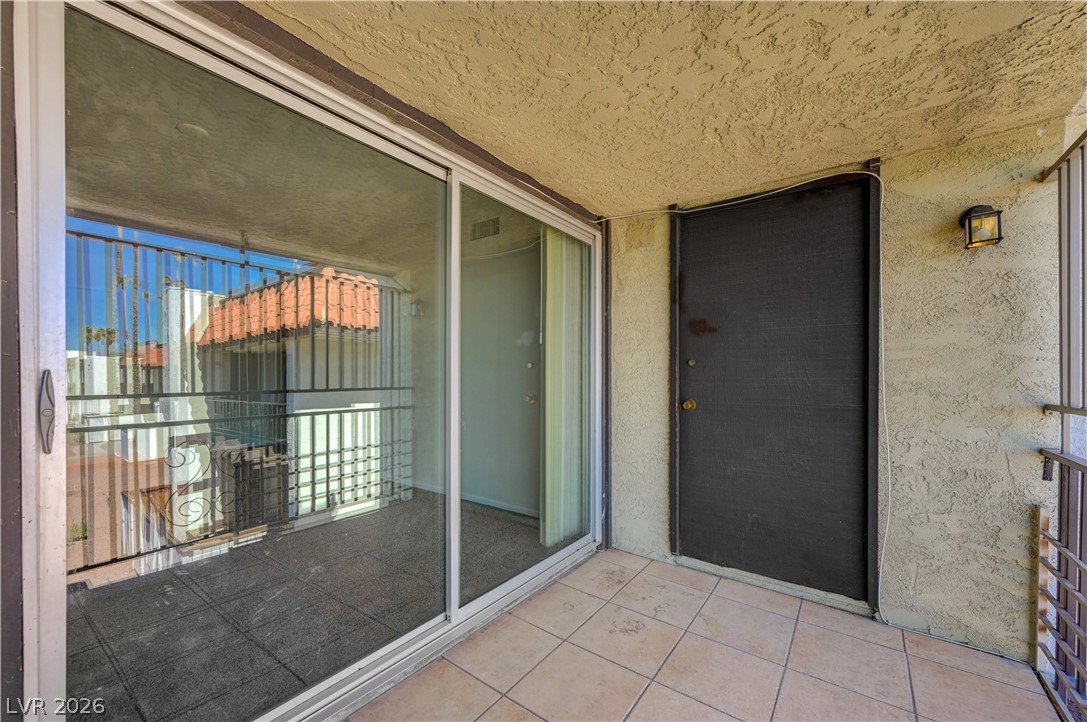 Photo 8 of 30, 1405 Vegas Valley Drive #162
