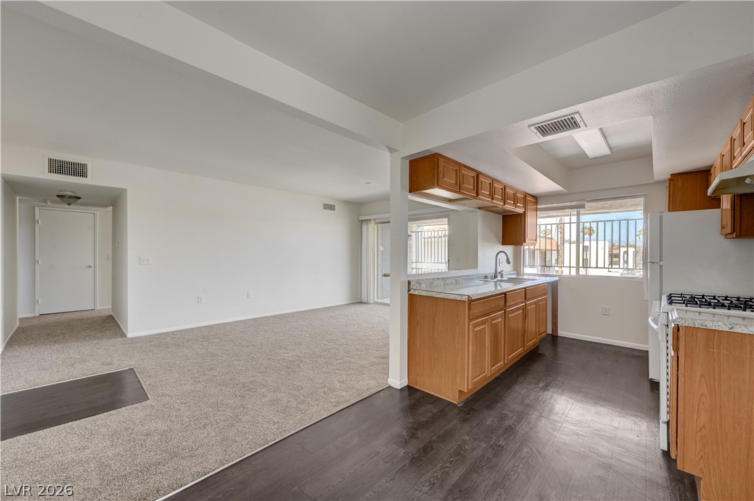 Photo 22 of 30, 1405 Vegas Valley Drive #162