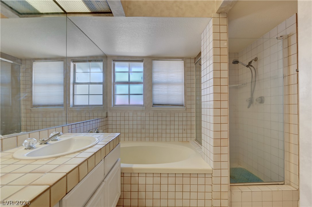 Photo 34 of 59, 4071 Radbourne Avenue