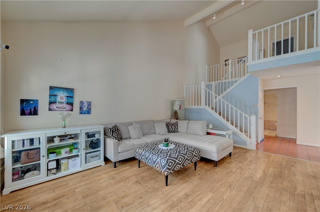 Photo 7 of 59, 4071 Radbourne Avenue