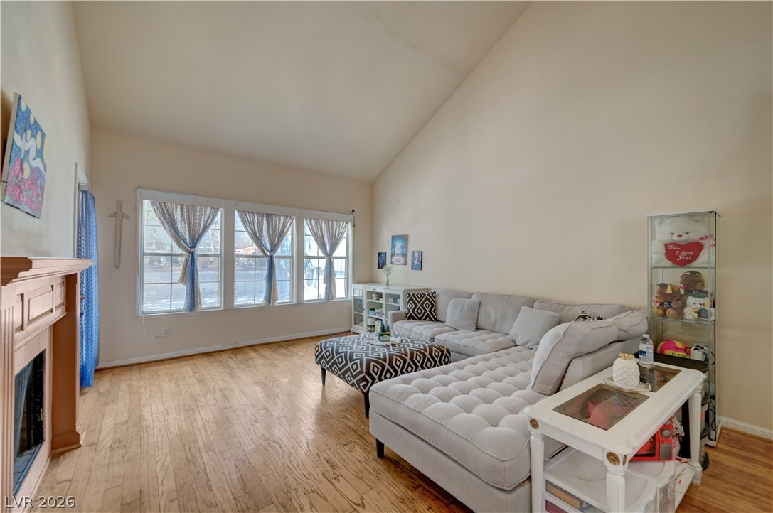 Photo 8 of 59, 4071 Radbourne Avenue