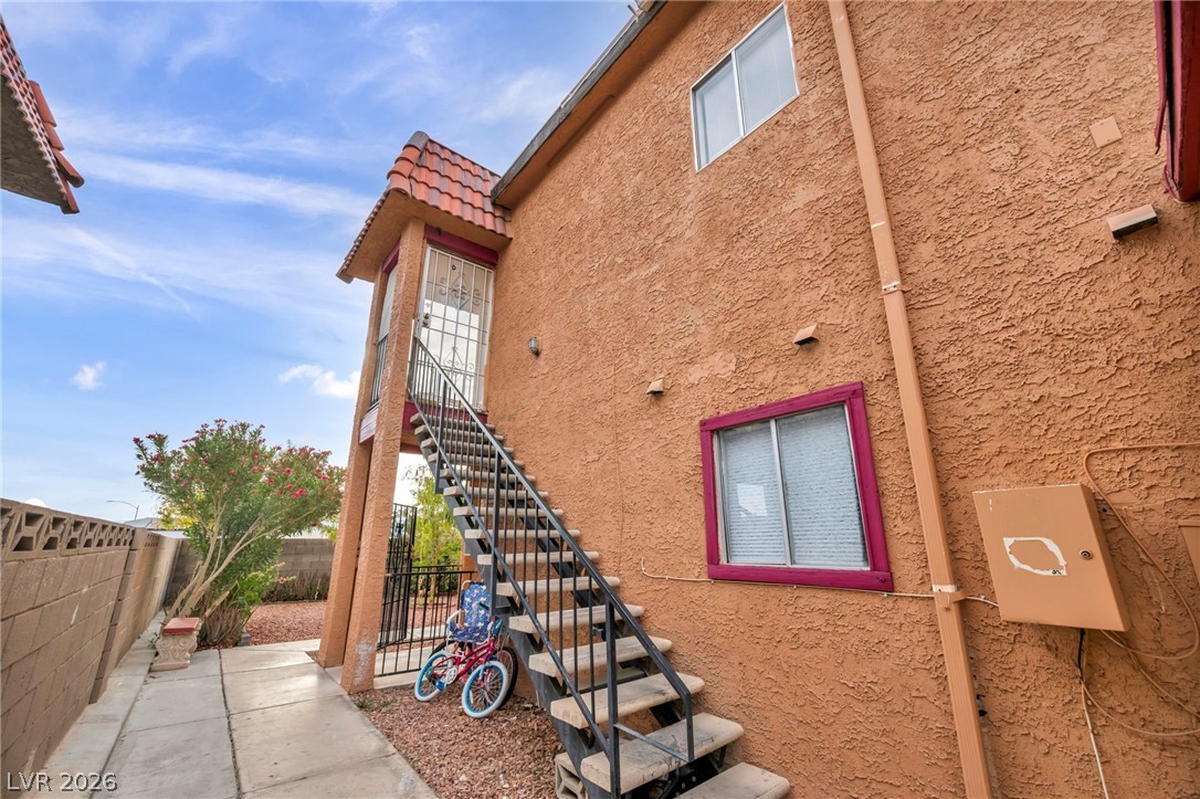 Photo 5 of 2209 Exeter Drive
