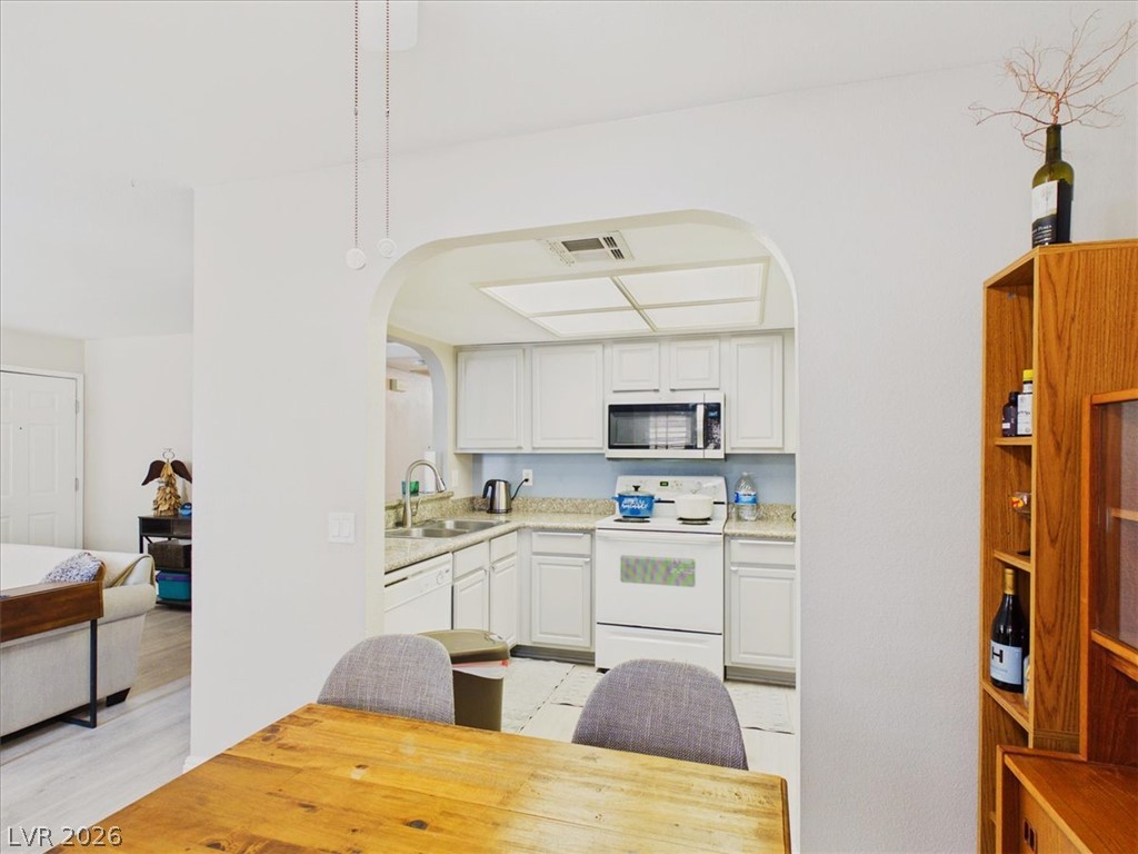 Photo 16 of 50, 3411 Sunfish Drive #A