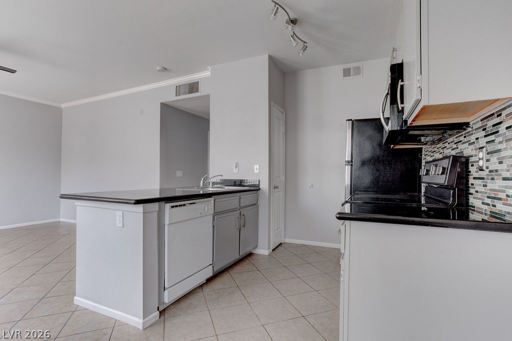 Photo 12 of 25, 2900 Sunridge Heights Parkway #418