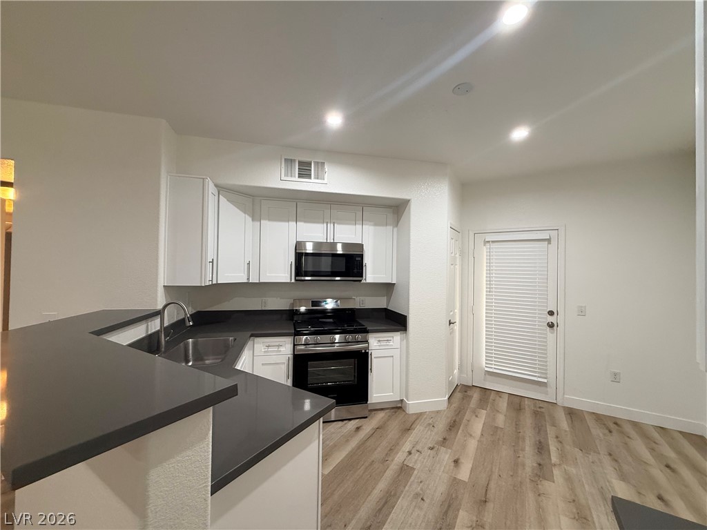 Photo 9 of 31, 9975 Peace Way #1154