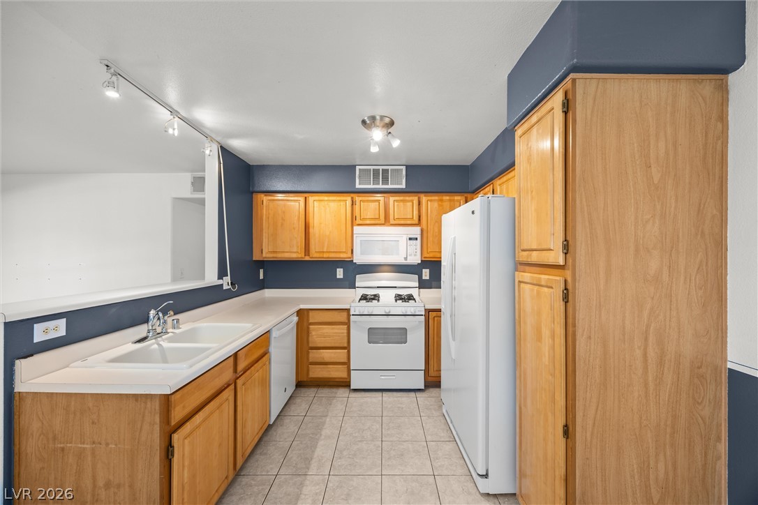 Photo 6 of 22, 5710 E Tropicana Avenue #2234
