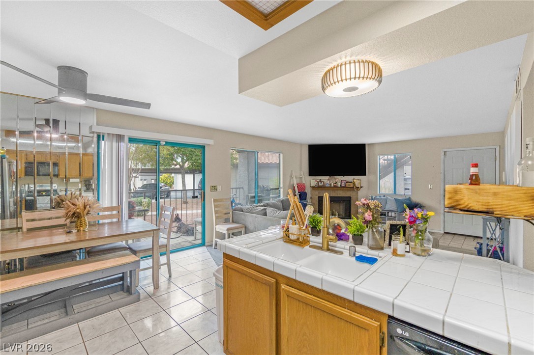 Photo 8 of 24, 1575 W Warm Springs Road #1313