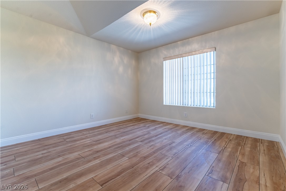 Photo 32 of 37, 3013 W Oakey Boulevard