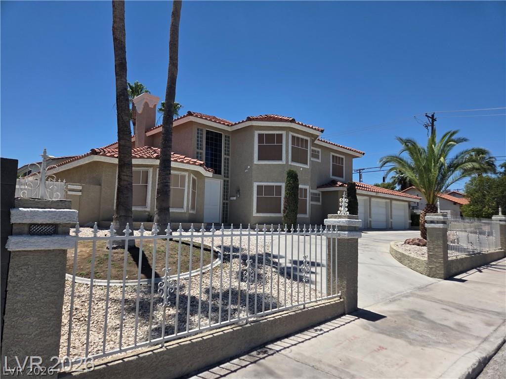 Photo 36 of 37, 3013 W Oakey Boulevard