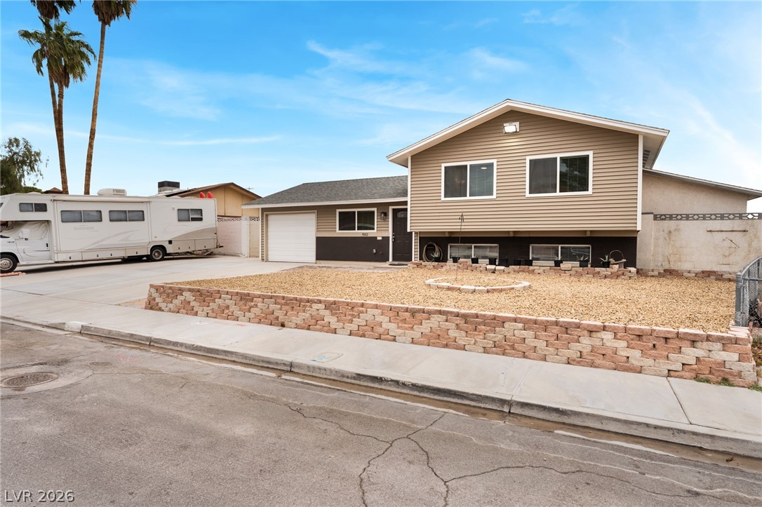 Photo 10 of 71, 3882 Chinchilla Avenue