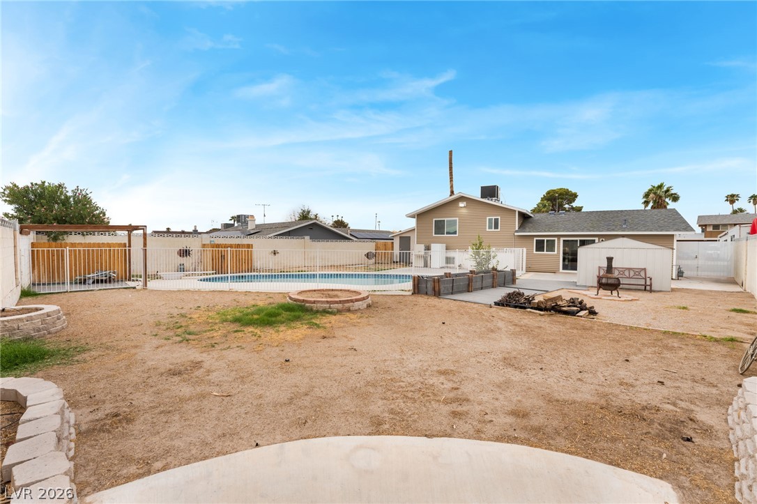 Photo 43 of 71, 3882 Chinchilla Avenue