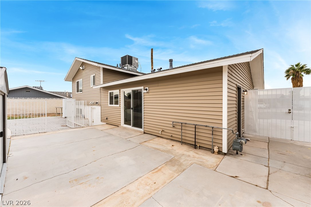Photo 39 of 71, 3882 Chinchilla Avenue