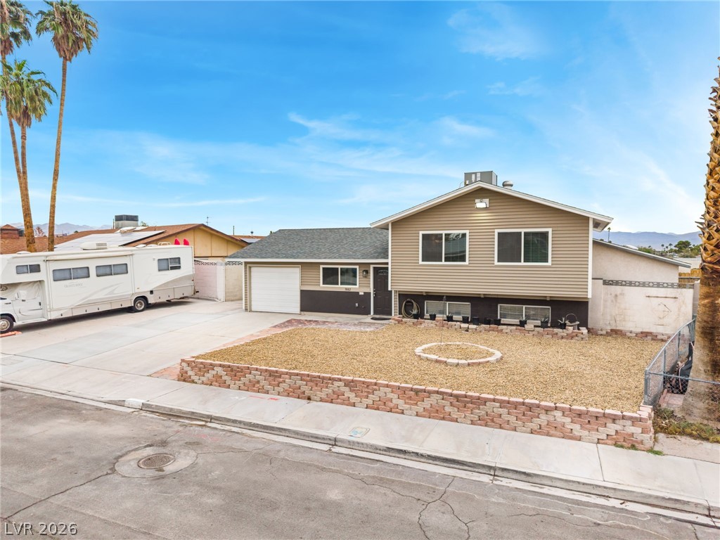 Photo 63 of 71, 3882 Chinchilla Avenue