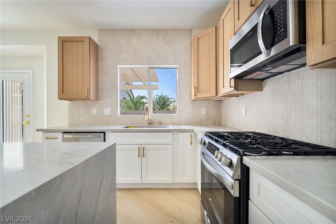 Photo 10 of 54, 9681 Drayton Avenue