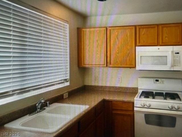 Photo 11 of 18, 9330 W Maule Avenue #113