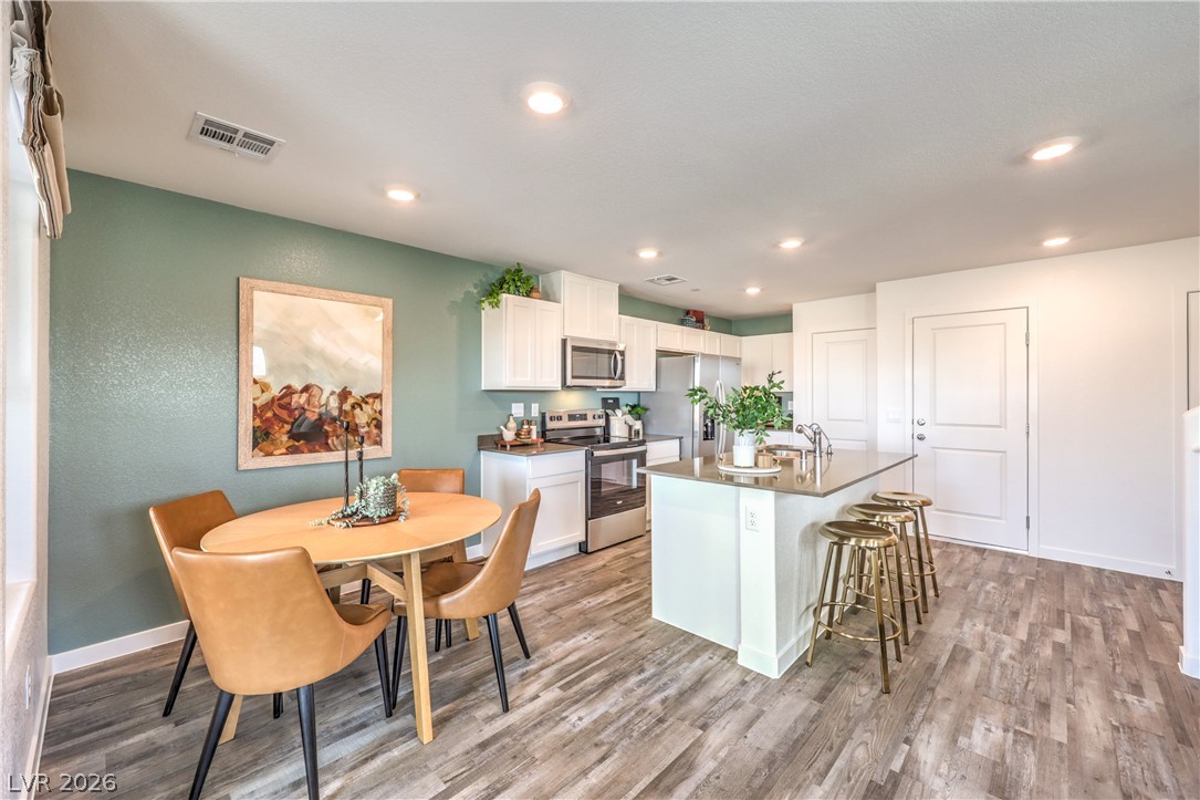 Photo 10 of 33, 916 Black Heron Street