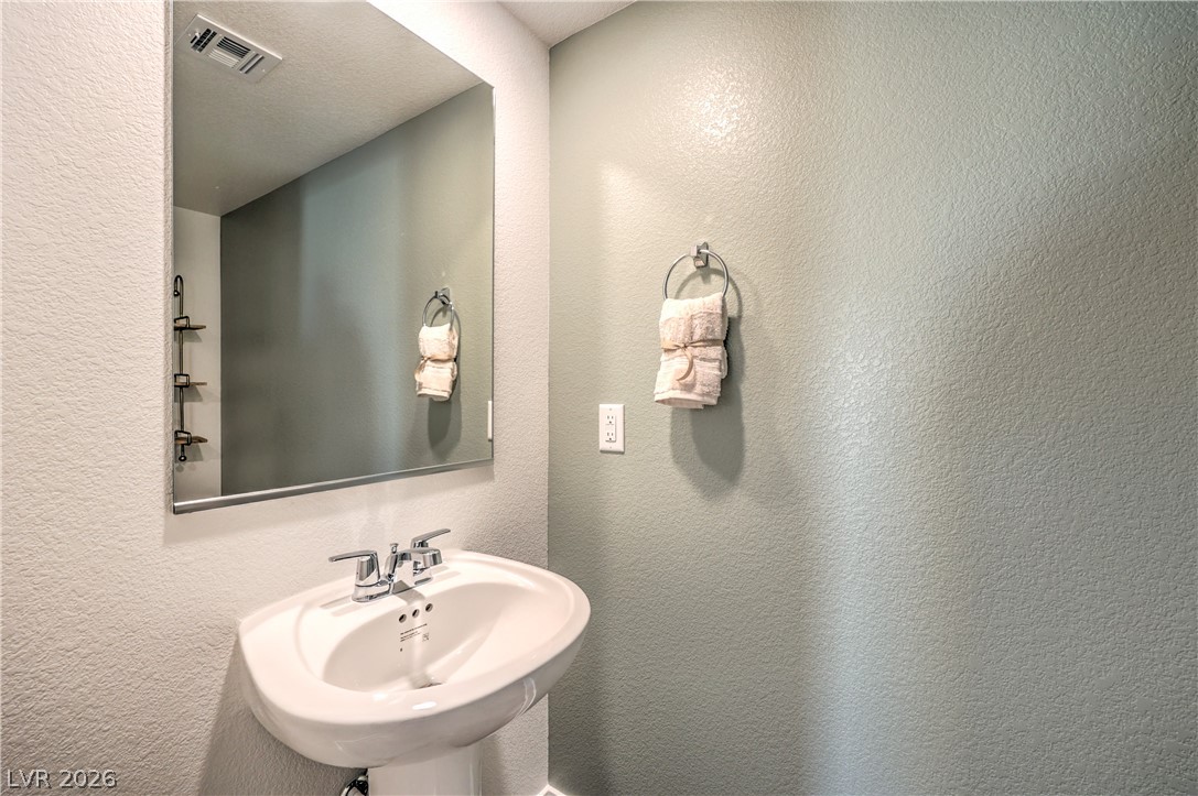 Photo 14 of 33, 916 Black Heron Street