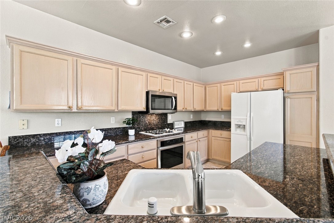 Photo 15 of 34, 9425 San Laguna Court #105