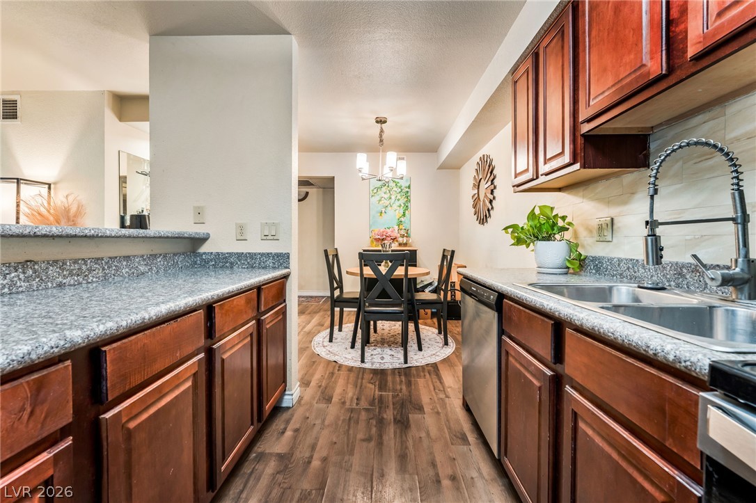 Photo 17 of 34, 2451 N Rainbow Boulevard #1005