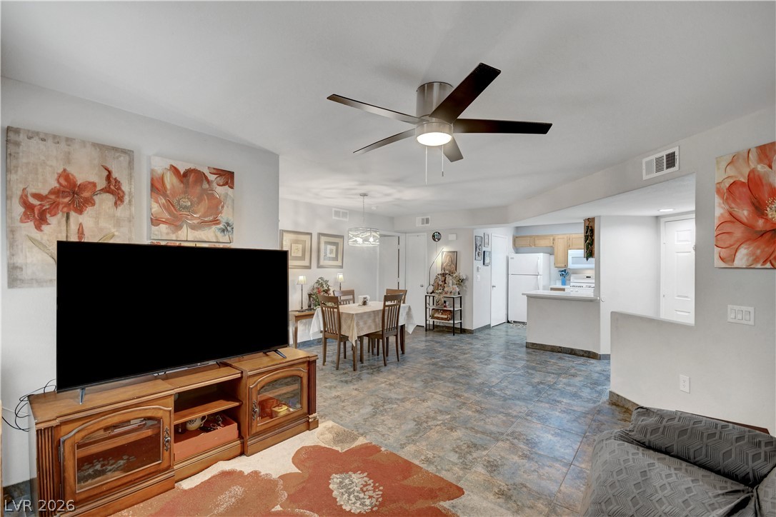 Photo 14 of 37, 4555 E Sahara Avenue #132