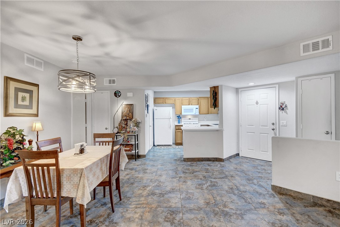 Photo 15 of 37, 4555 E Sahara Avenue #132