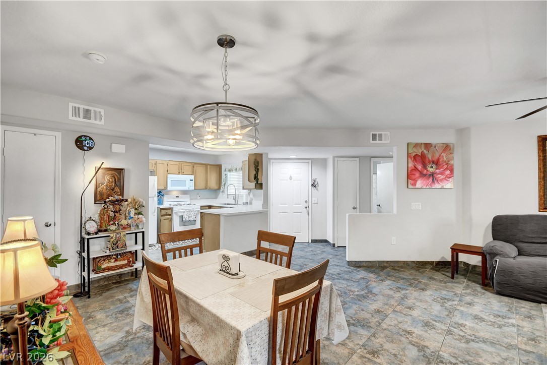 Photo 8 of 37, 4555 E Sahara Avenue #132
