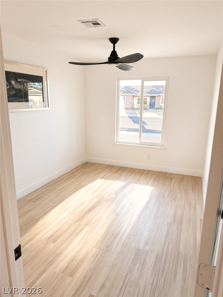 Photo 18 of 24, 864 Parkhurst Street