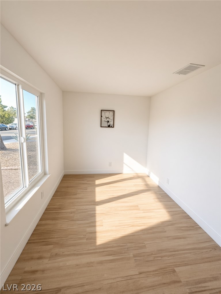 Photo 16 of 24, 864 Parkhurst Street