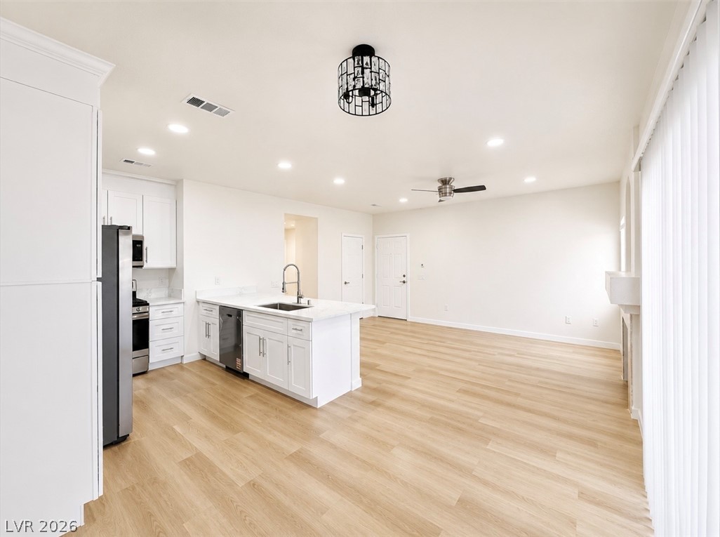 Photo 3 of 5415 W Harmon Avenue #1017