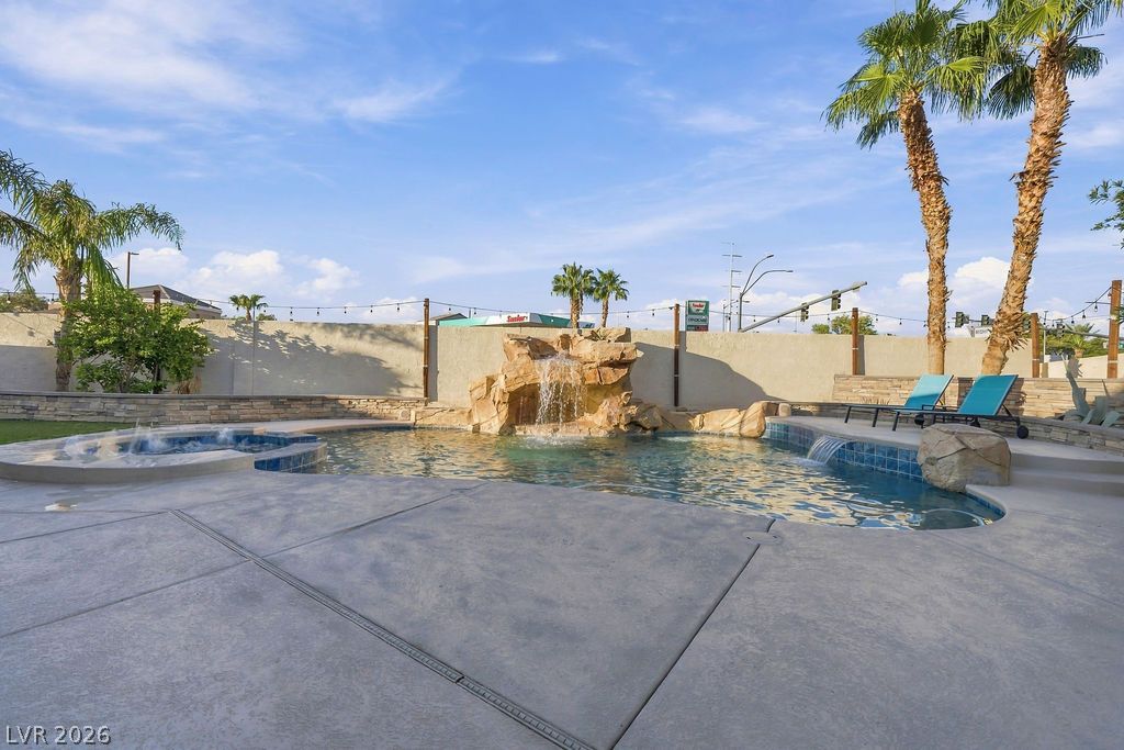 Photo 13 of 48, 8620 Panuco Way