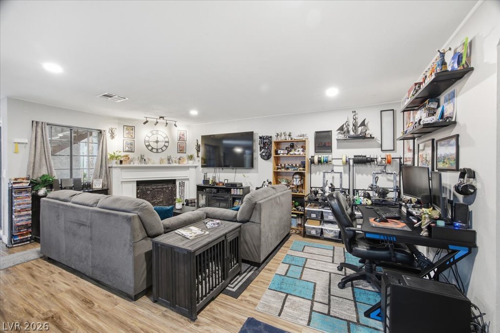 Photo 9 of 25, 5099 Eldora Avenue #1