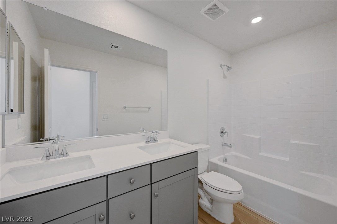 Photo 42 of 48, 7086 Parkallen Avenue
