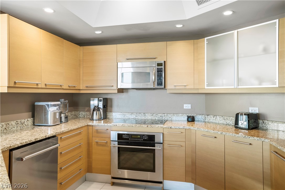 Photo 10 of 52, 222 Karen Avenue #2607