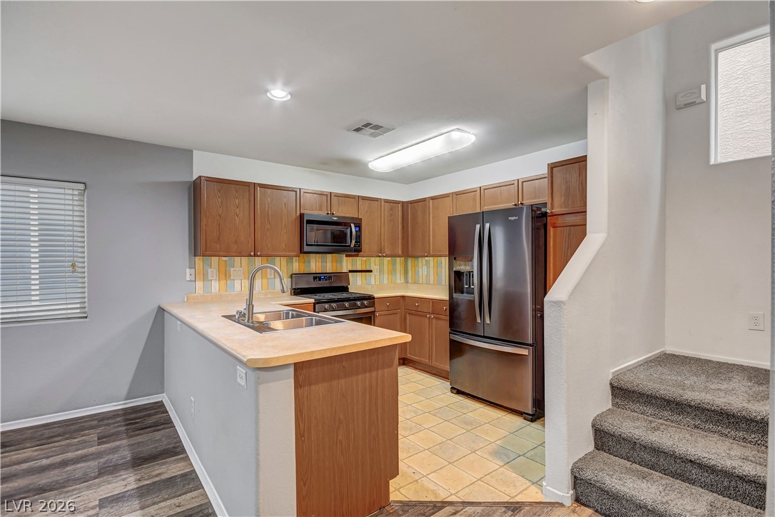 Photo 11 of 27, 9052 Pearl Cotton Avenue