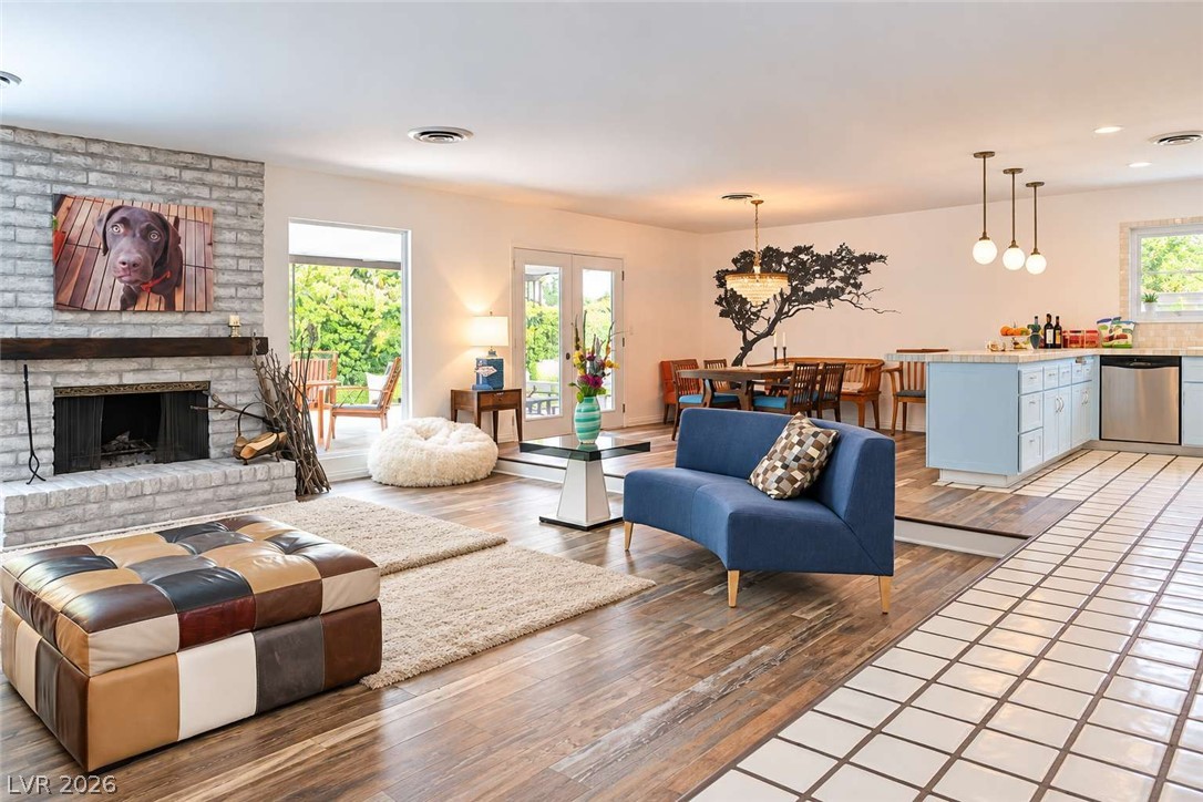 Photo 6 of 18, 1324 Ormsby Street
