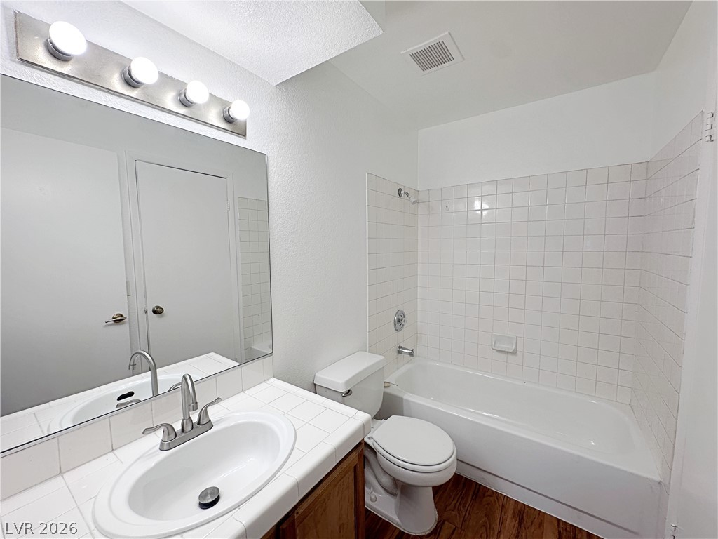 Photo 15 of 25, 7570 W Flamingo Road #215