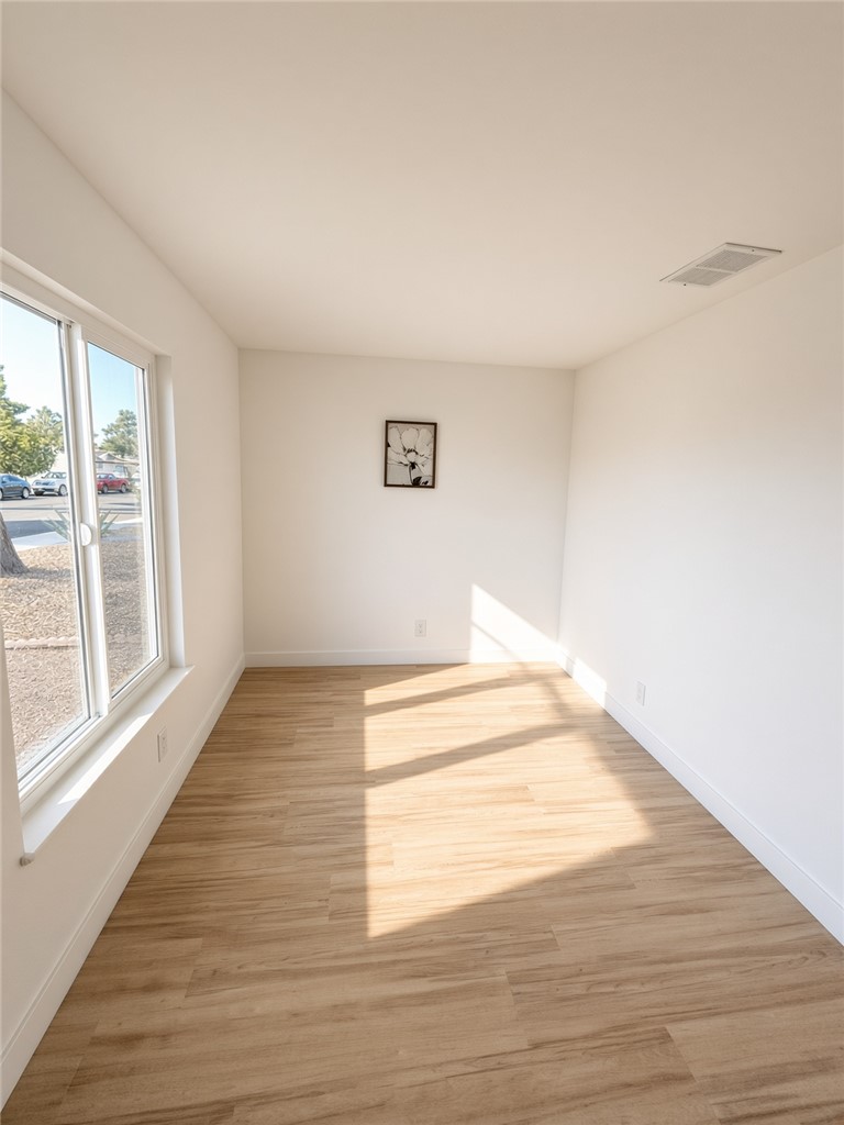 Photo 14 of 23, 864 Parkhurst Street