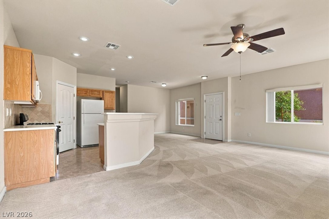 Photo 6 of 34, 8835 Traveling Breeze Avenue #103