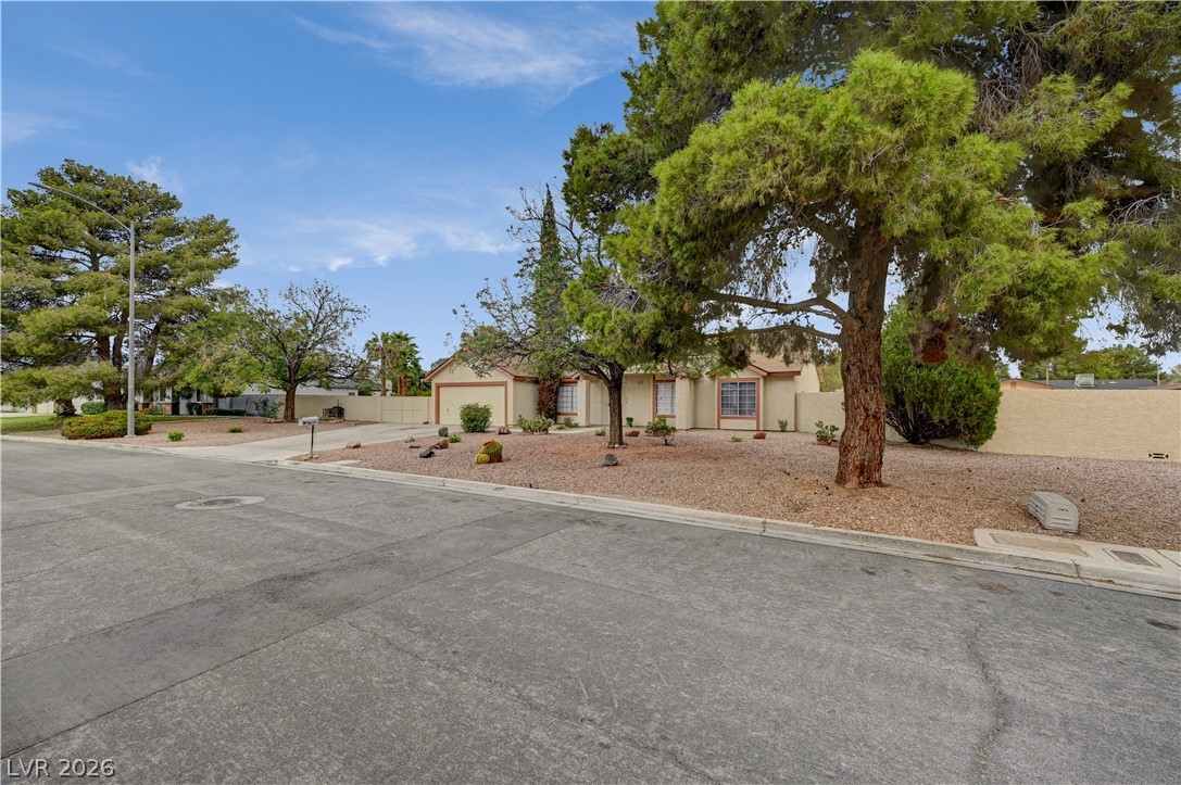 Photo 4 of 4618 Black Stallion Avenue